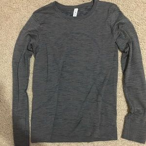 gray and black long sleeve swiftly